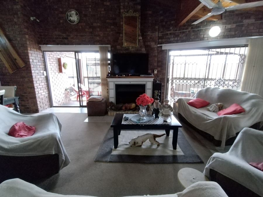 5 Bedroom Property for Sale in Wavecrest Eastern Cape